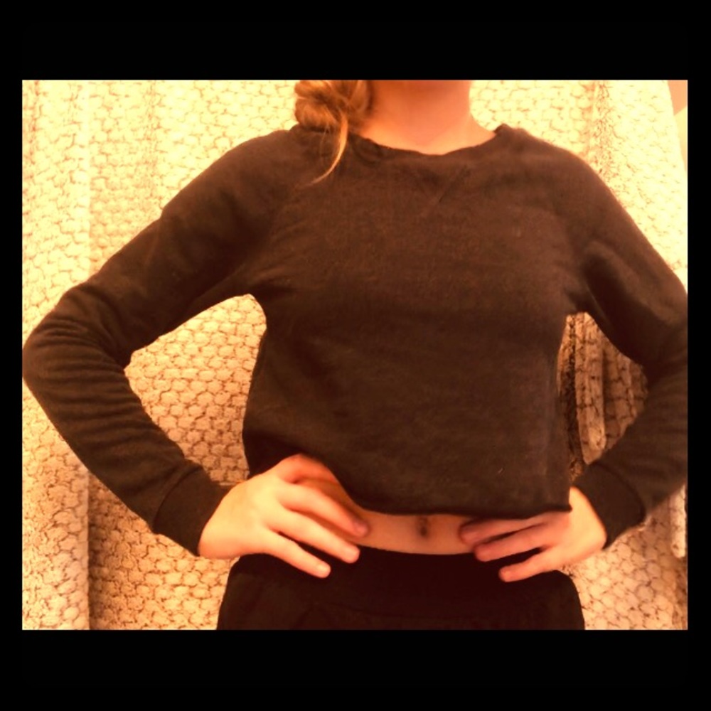 Grey-black cropped sweatshirt